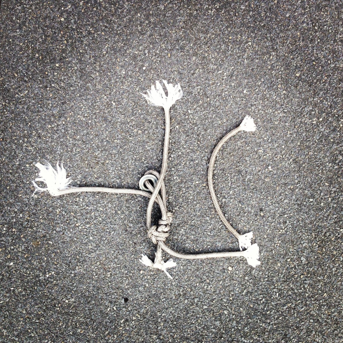 to tie a knot in one’s&nbsp;handkerchief